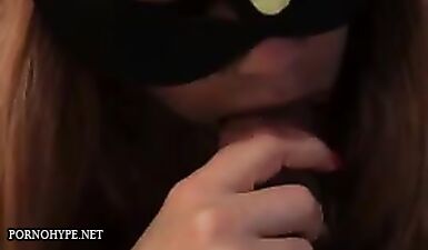 Юная девушка ищет страстного партнера