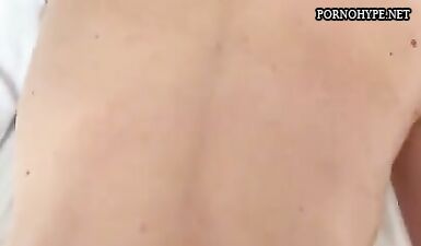 Старший мужчина трахает рыжую мамочку в жестком видео