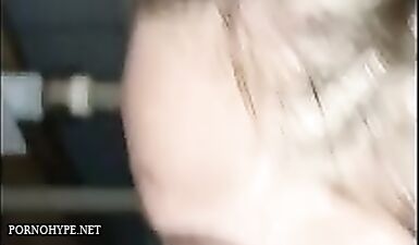 Девушка делает минет и трахает себя дилдо
