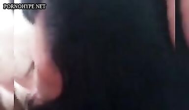 Кристина жадно отсасывает и трахается во все дыры: горячее порно видео.