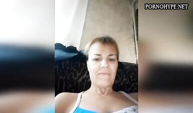 Мамочка наслаждается оральным сексом и оргазмом от моего языка