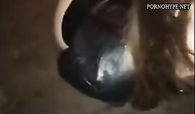 Студентка сосет в подъезде общежития