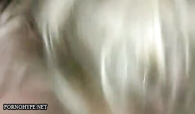 Полина с удовольствием облизывает и сосёт грязную залупу