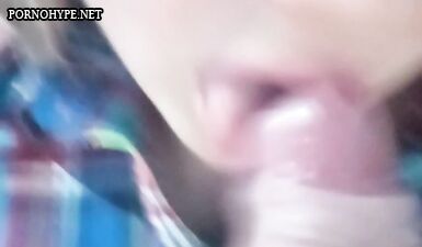 Аня получает оральное удовольствие и сперму на язык