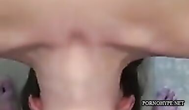 Глубокий минет от похотливой девки