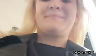 Трахнула сиськами в грязном общественном транспорте