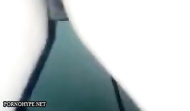 Шалава с огромной попой танцует и показывает волосатую пизду в общественном транспорте