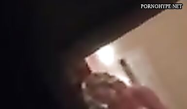 Скрытая камера застала голую соседку на балконе!