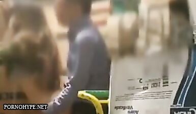 Сексуальная блондинка с большой попой ебется на складе с сильным парнем