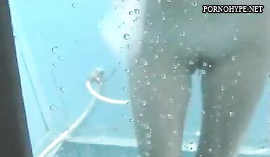 Шаловливая пизда с кустистой пиздой в раздевалке, снятое на скрытую камеру