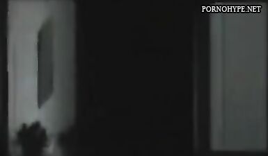 Голые девочки за окном: скрытая камера показывает интимные моменты.