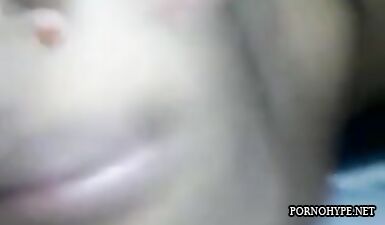 Скрытая камера: Парень трахает грудастую шлюху и раздвигает ее пизду