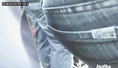 Хардкор на шоу: Подглядывание за сексуальными попками молоденьких шлюх