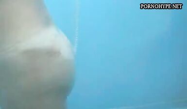 Шалава с аккуратной стрижкой: скрытая камера снимает все, блядь!