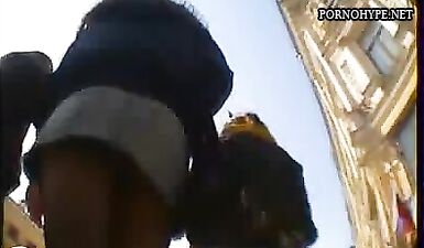 Скрытые камеры фиксируют трусики под юбками сексуальных девиц