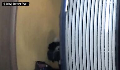 Черножопая шлюха в сексуальном белье на скрытой камере: жесткое порно!