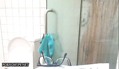 Инцест в душе: сестра оттрахана и снята на камеру