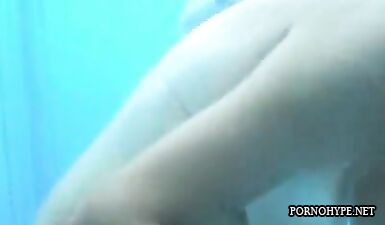 Подглядывание за девушкой в купальнике на пляже: Уличная шлюха