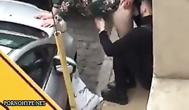 Студентки трахаются на улице с однокурсниками: скрытая камера, минет и секс в позе раком
