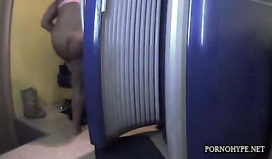 Шпионская камера в женской раздевалке: девки без трусов и без стыда!