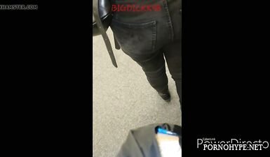 Скрытая камера: пацан дрочит и кончает на жопу шлюхе в магазине