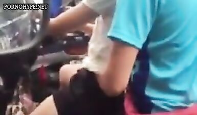 Экстремальный мастурбатор на мопеде: шокирующее видео с скрытой камеры!