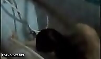 Юные девки ебутся в ванной на скрытую камеру