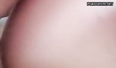 Трах в жопу с моей шлюхой: грубый секс в позе раком
