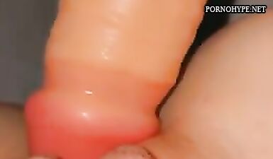 Оральная шлюха пробует большой член