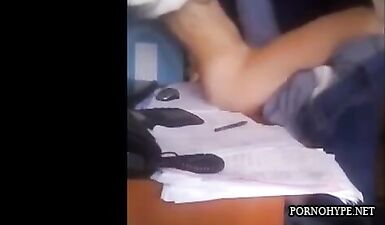 Секс с офисной блондинкой на столе: горячее видео для взрослых