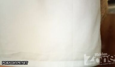 Наблюдаем под юбкой: скрытая камера в действии