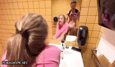 Туалетный трах: друг ебет мою шлюху-жену раком