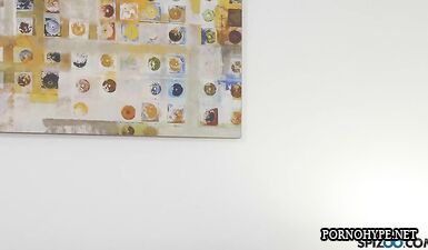 Дешевая блядь садовник ебет перед вебкамерой