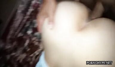 Жесткий секс супругов в позе раком с окончанием на попу