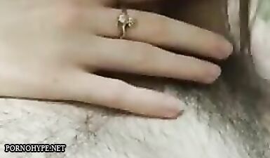 Сисястая шлюха отсосала член и кончила на лицо