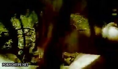 Пошлая девушка делает минет мужу: грубое порно видео