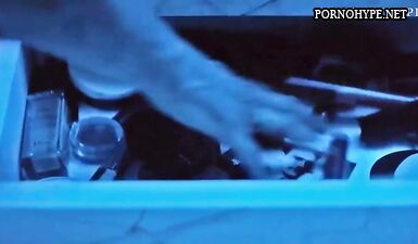 Шарлиз Терон в горячей ванне без одежды: жесткий секс