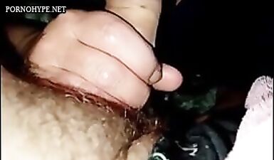 Пожилая шлюха делает глубокий минет