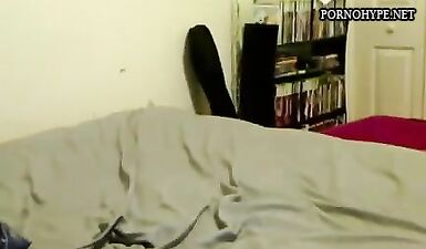 Жестко трахают блондинку в горло до слез