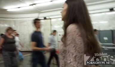 Подглядывание за горячей MILF проституткой: скрытая камера украдет твоё дыхание!