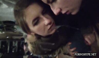 Жесткий секс на складе: минет и грязное зеркало