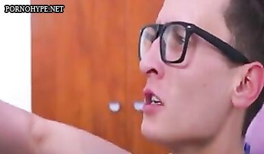 Училка жестко трахнула студента в классе: грубый секс, доминирование, непослушный ученик