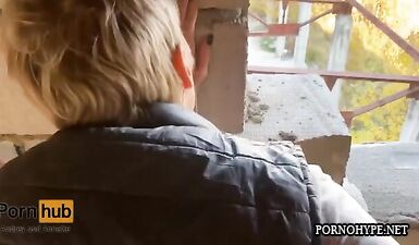 Жадная милфа трахается за бесплатную поездку в такси