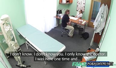 Пошлая докторша отсосала член пациента, а после трахнулась с ним в киску