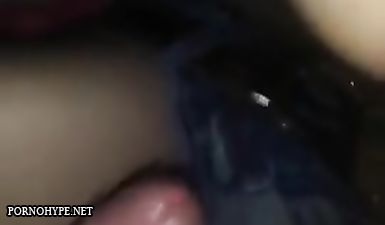 Парень жарит девушку раком на улице и снимает секс на камеру мобильного телефона