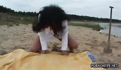 Срет в рот мужу на пляже реки, друг снимает на видео