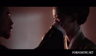 Секс сцены из кино, где красивая азиатка страстно трахается