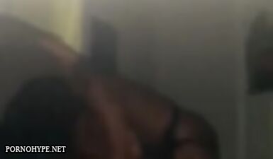 Лесбиянка ебет страпоном подругу и тайно это снимает на камеру