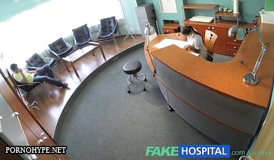 Чудесная медсестра лечит пациента сексом