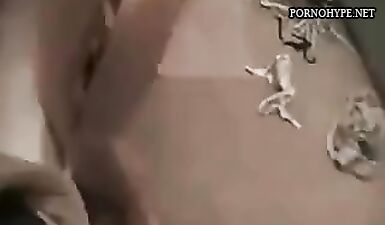Муж сует член не полностью, чтобы ей было легче
